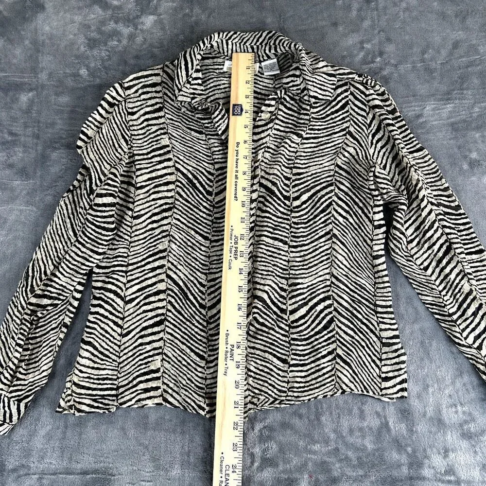 New York City Design Co. 100% Silk V-neck Button up Shirt Size M Artsy Animal - Picture 5 of 9
